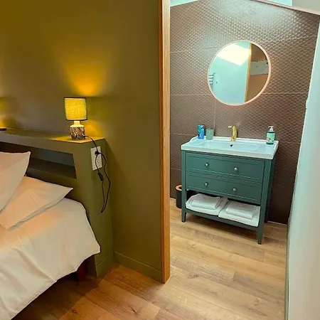 Bears N Breakfast לינה וארוחת בוקר 4*